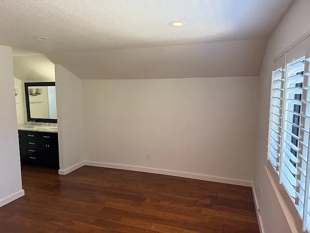 Master bedroom (2nd floor)