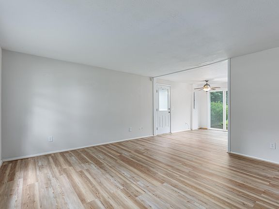 3rd image of 28 Waterside Way