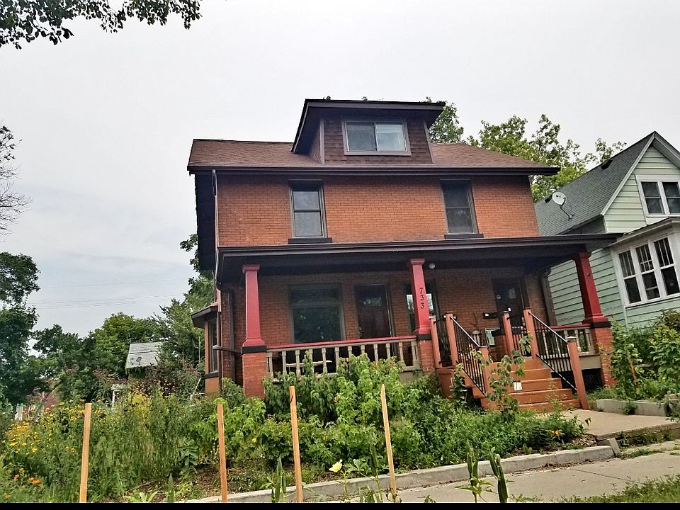 1st image of 733 Charles Ave