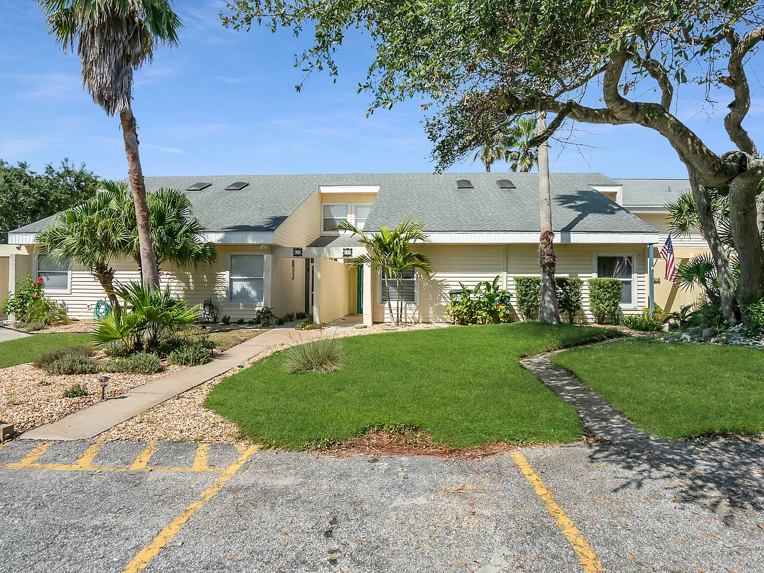2 bed, 1230 sqft, $2,000 — Photo 3
