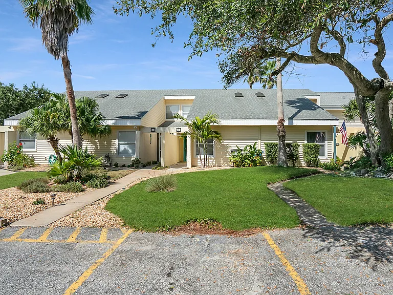 2803 Seagate Ln N — Photo 3