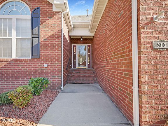 2nd image of 303 Commonsgate Drive