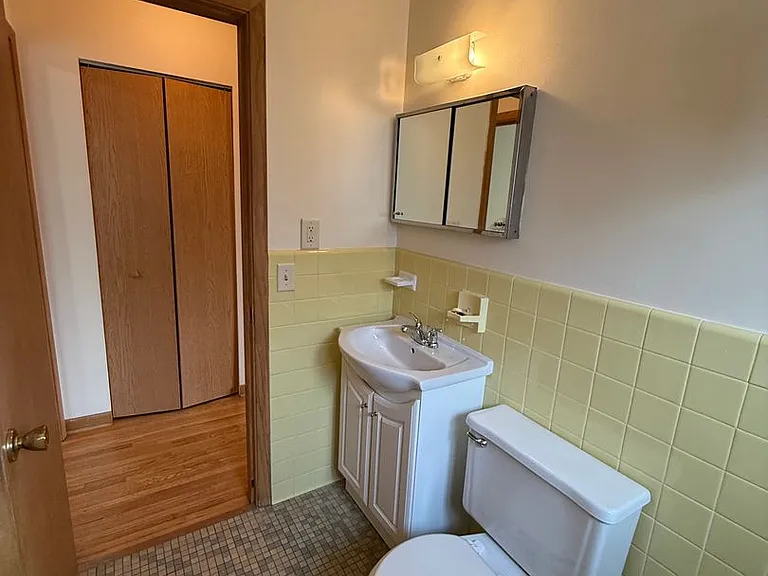 643 Cleveland Ave S — Photo 34