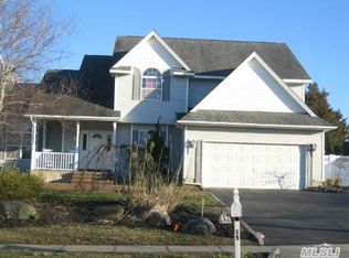 15 Long House Way, Commack, NY 11725