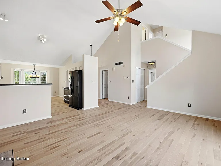 4029 Orchard Lake Dr — Photo 8