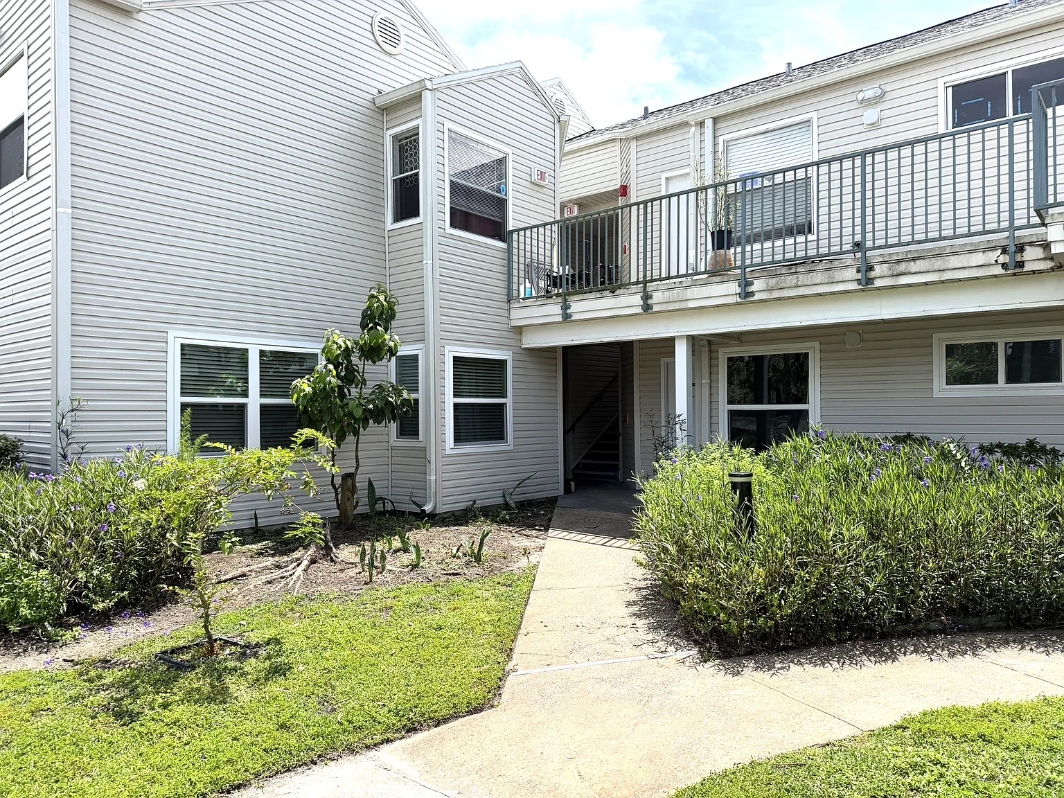 2 bed, 900 sqft, $1,650 — Photo 1