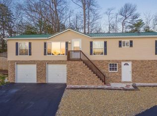 1285 Pinecrest Rd, Jacksboro, TN 37757