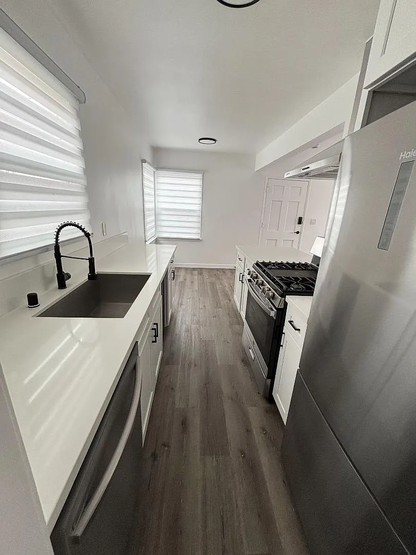 416 E Broadway - 406 Broadway — Photo 1