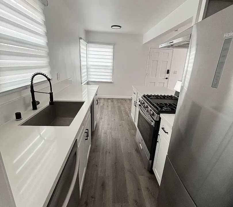 416 E Broadway #406
