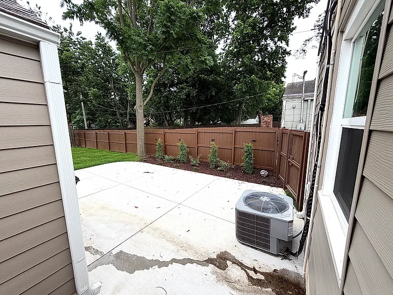 301 S College Ave — Photo 16