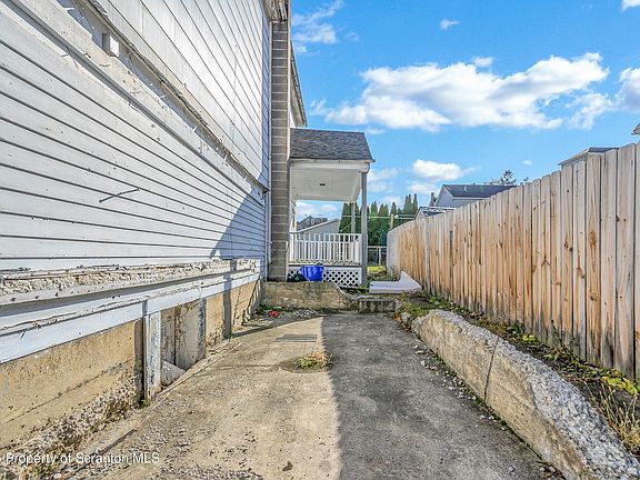5th image of 53 Sobieski St