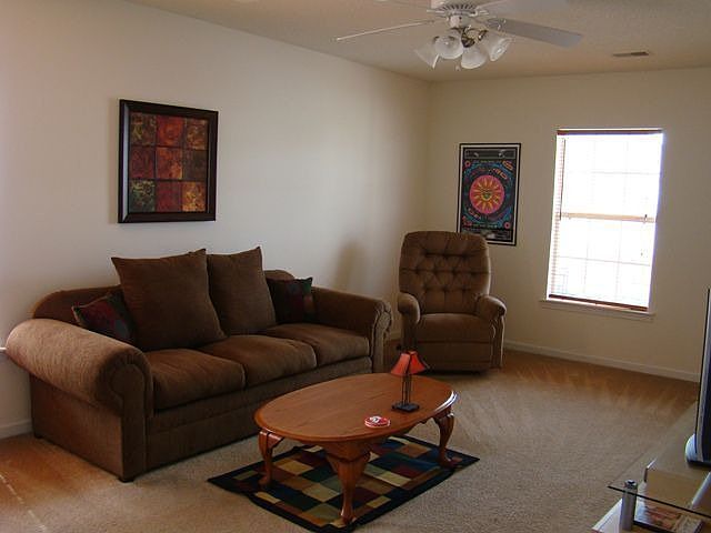2nd image of 140 Richmond Farm Cir