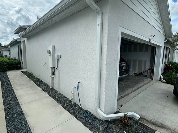 3rd image of 825 Persimmon Pl