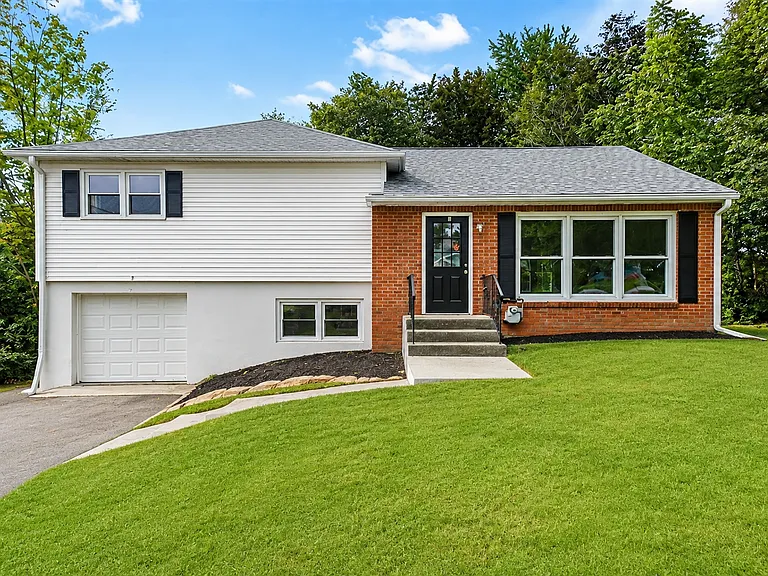 3 Mid Oaks Dr — Photo 1