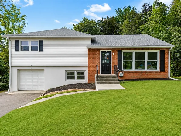 3 Mid Oaks Dr, Monroe, NY 10950