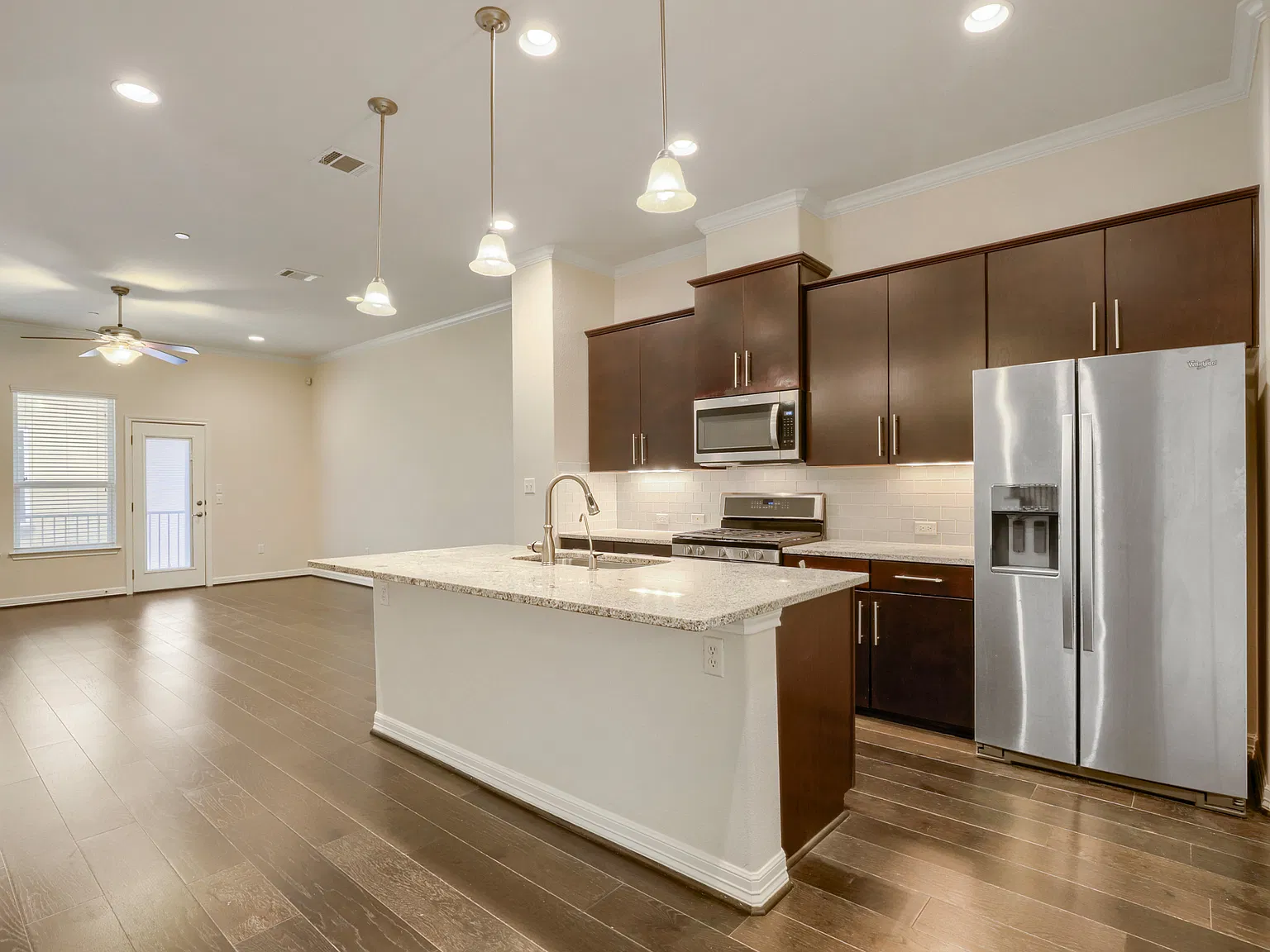 3 bed, 2183 sqft, $2,490 — Photo 4