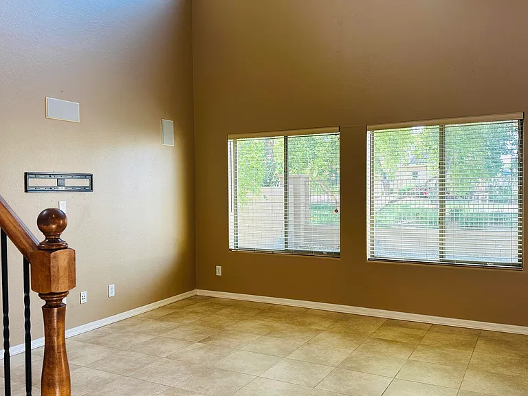 2138 W Marconi Ave — Photo 5