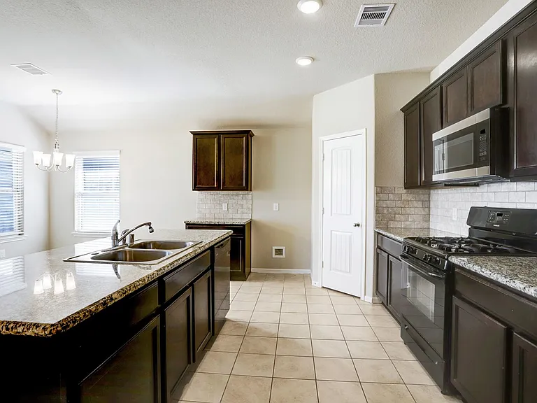 2911 Indwarra Ct — Photo 3