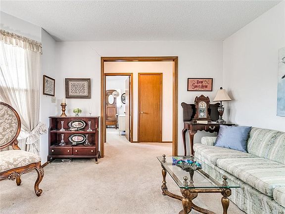 5th image of 408 SW 64th St