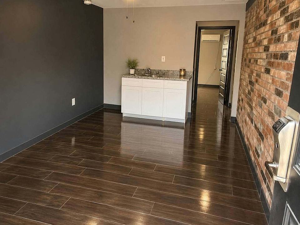 2nd image of 1040 Freeport St #60