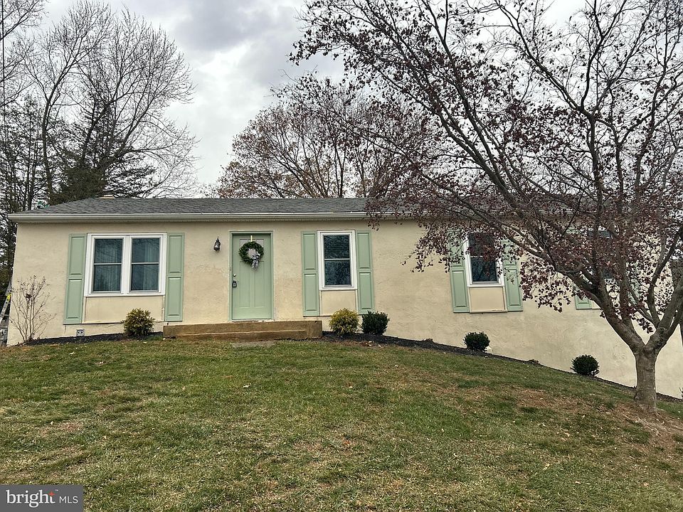 1st image of 479 Douglas Dr