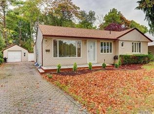 880 Custer St, Valley Stream, NY 11580