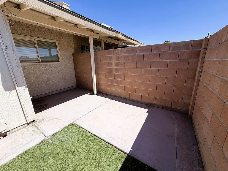 328 Linn Ln — Photo 22