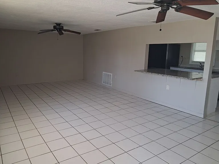 4746 Eastwood Ln — Photo 3