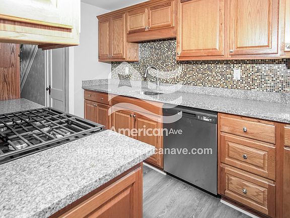 925083_005_wm_-_kitchen_13103672.jpg