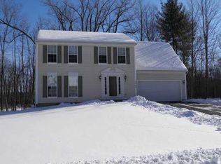 1048 Fawn Wood Dr, Webster, NY 14580