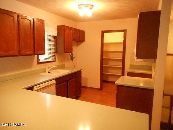 4th image of 4707 Rockvalley Dr NE