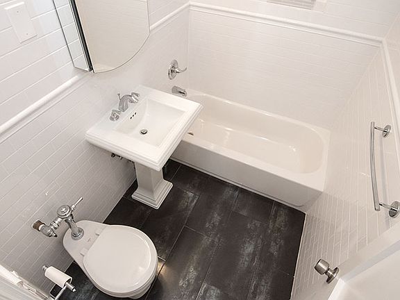 3rd image of 321 W 90th St APT 4C