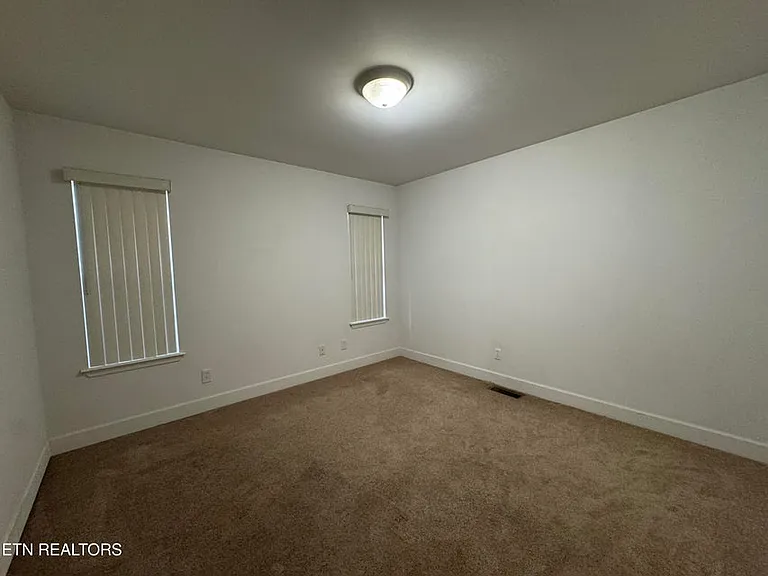 715 Gloucester Ave — Photo 17
