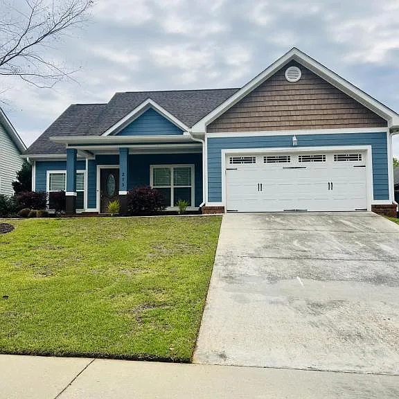 215 Savannah Dr — Photo 1