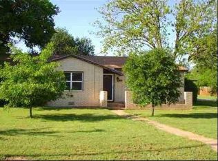 613 W 3rd St, Burkburnett, TX 76354