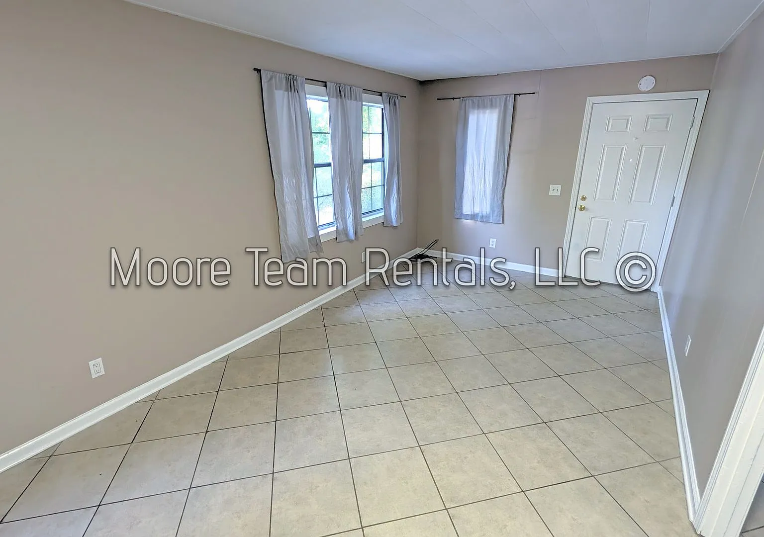 Hendersonville Heights Apts 506 — Photo 1
