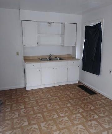 5th image of 595 Universal Ave