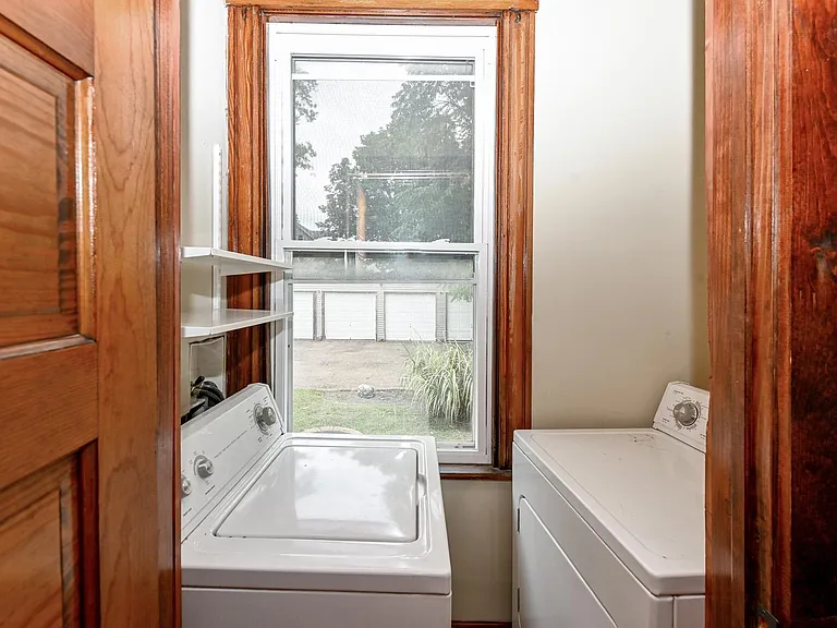 2428 Robertson Ave — Photo 11
