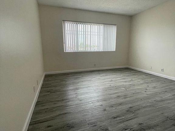 2nd image of 2312 Santa Fe Ave #9