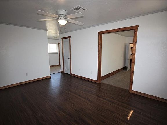 3rd image of 1137 Elmhurst St