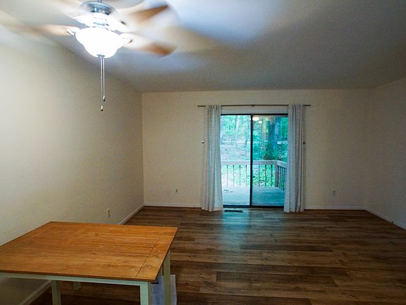 5th image of 102 Weatherstone Dr Unit 1-A