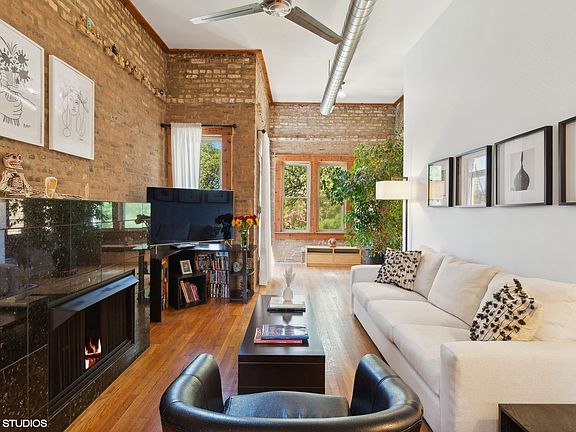 4th image of 1627 W Pratt Blvd #3