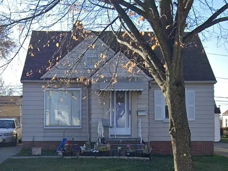 21210 Kenyon Dr — Photo 1
