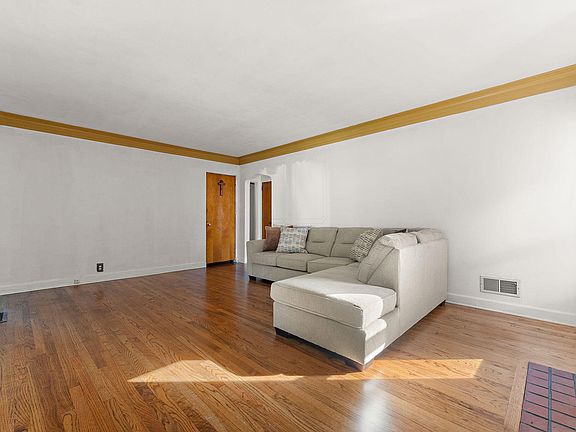 4th image of 1341 Lincoln St