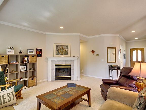 5th image of 9 Parkwood Cir