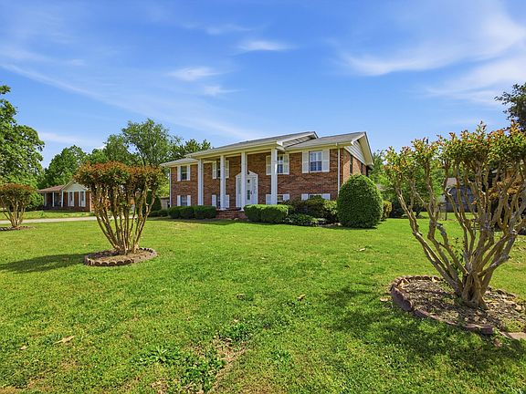 3rd image of 6710 Larkwood Ln