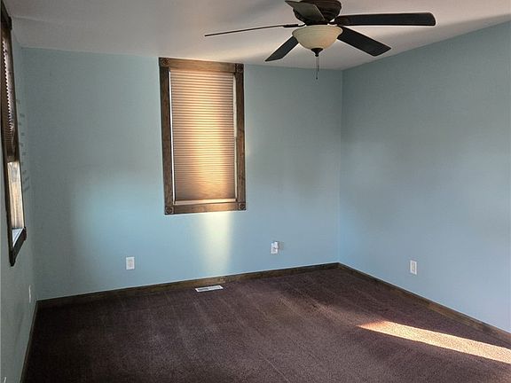 2nd image of 51 Burgess St