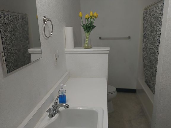 5th image of 119 Berna Ave