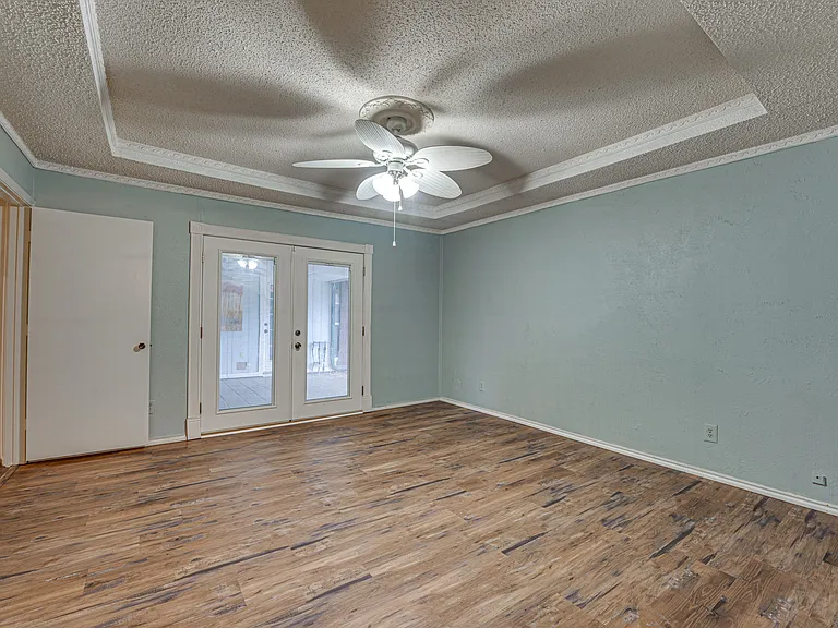 917 Meadowgate Dr — Photo 14