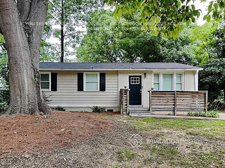 905 Fairburn Rd NW — Photo 2